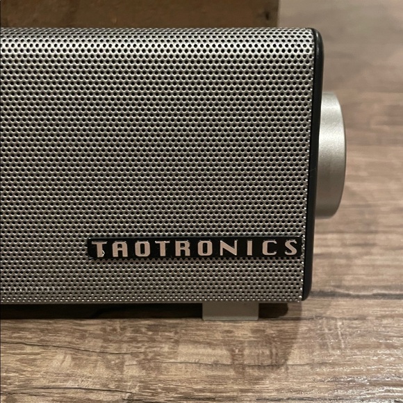 TaoTronics Black Soundbar - Picture 2 of 3